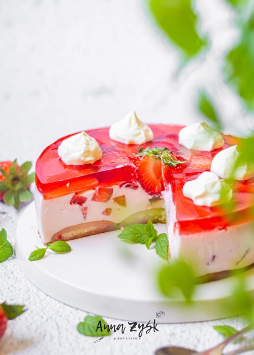 Truskawkowy sernik na zimno